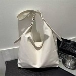 Large capacity, stylish commuter shoulder bag, versatile and chic tote bag